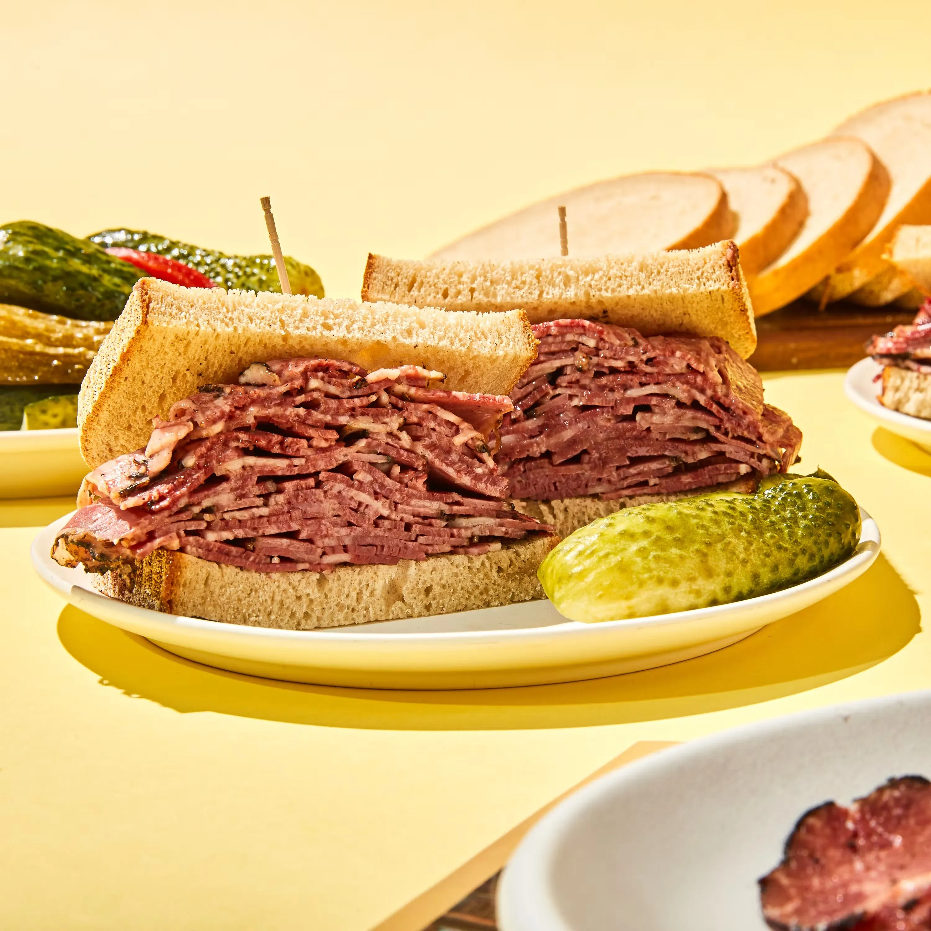 22467-kosher-corned-beef-sandwich-kit-matzo-ball-soup-for-3-4-1.webp