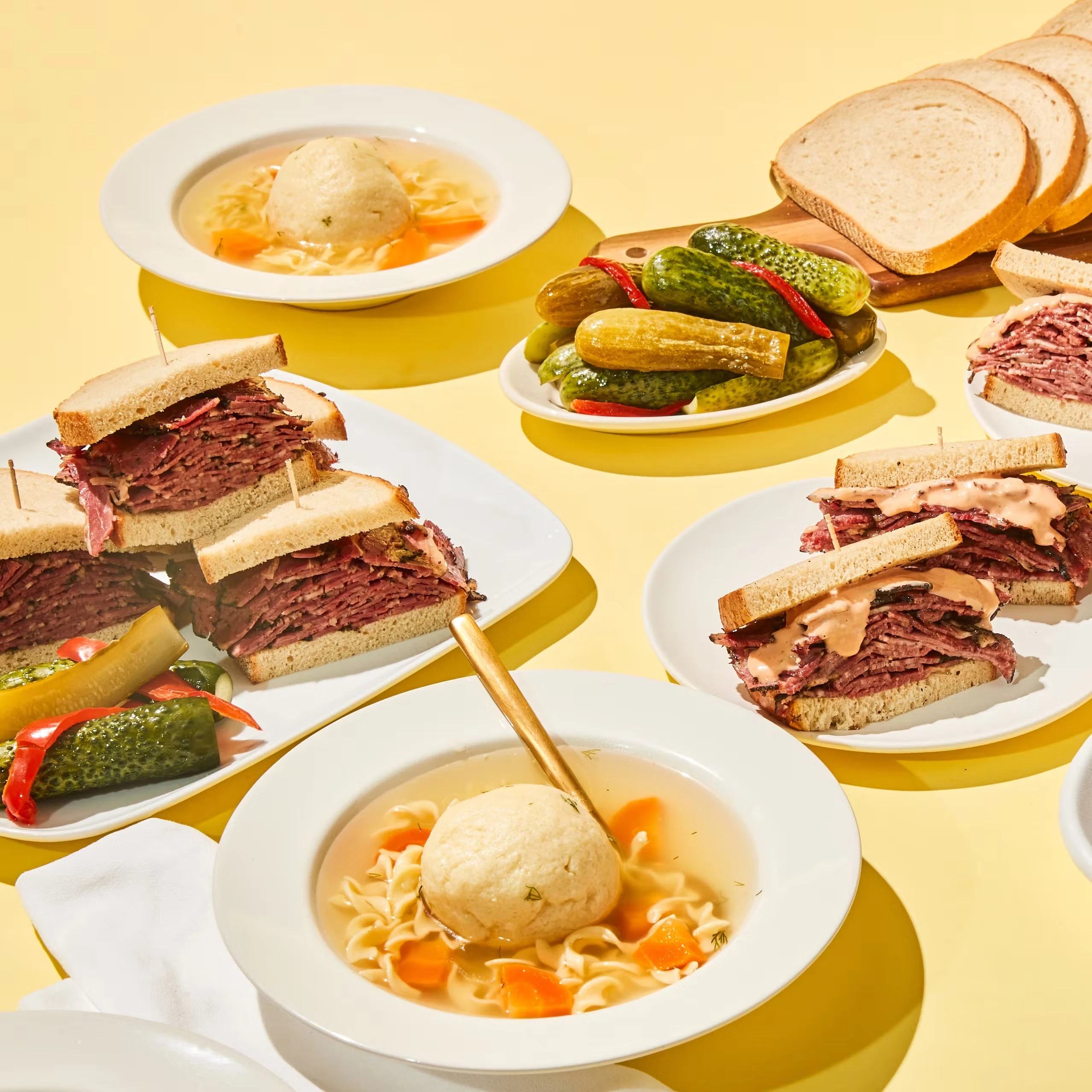 22467-kosher-corned-beef-sandwich-kit-matzo-ball-soup-for-3-4-1.webp