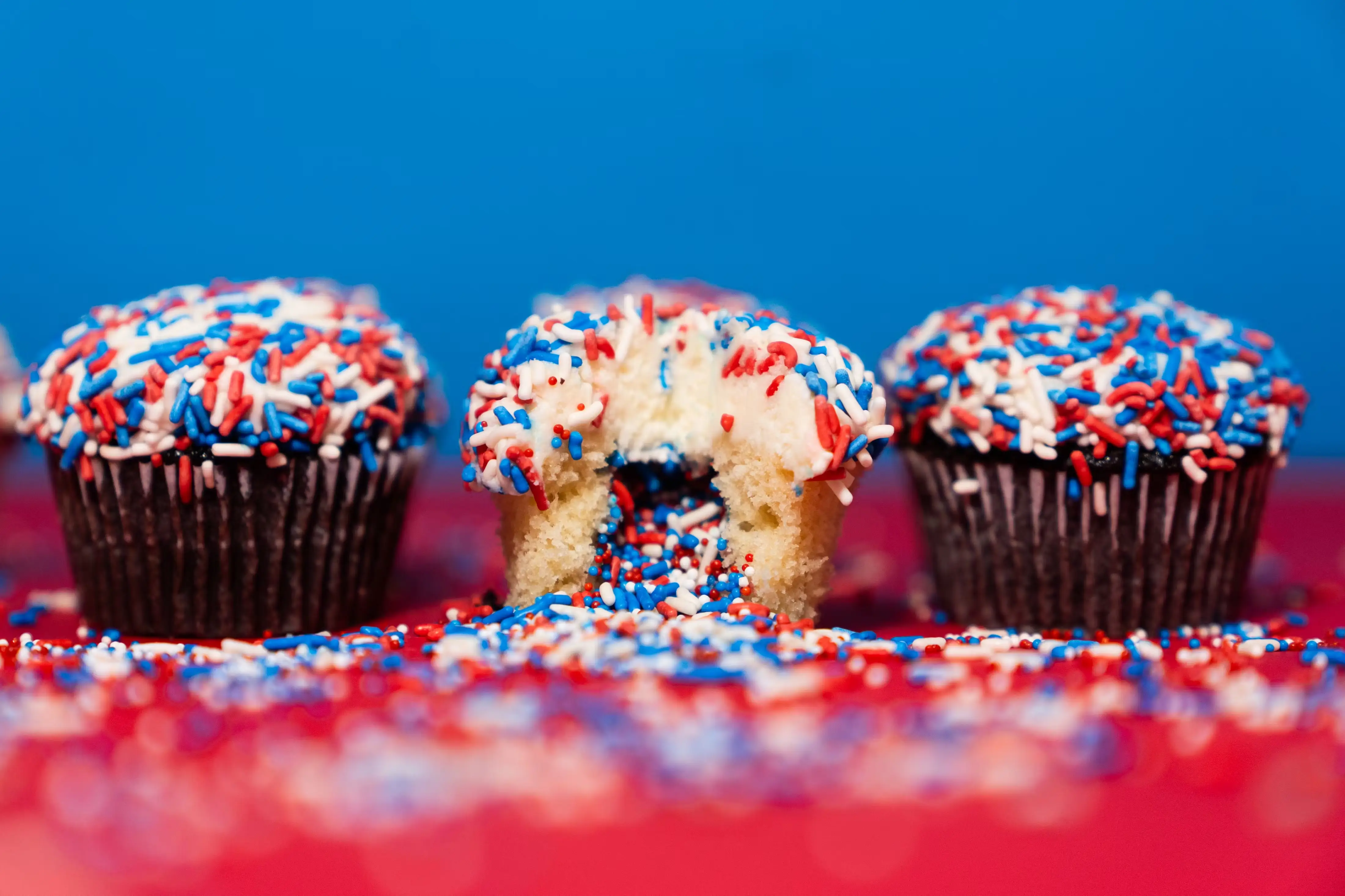 23498-patriotic-explosion-cupcakes-12-pack-1.webp