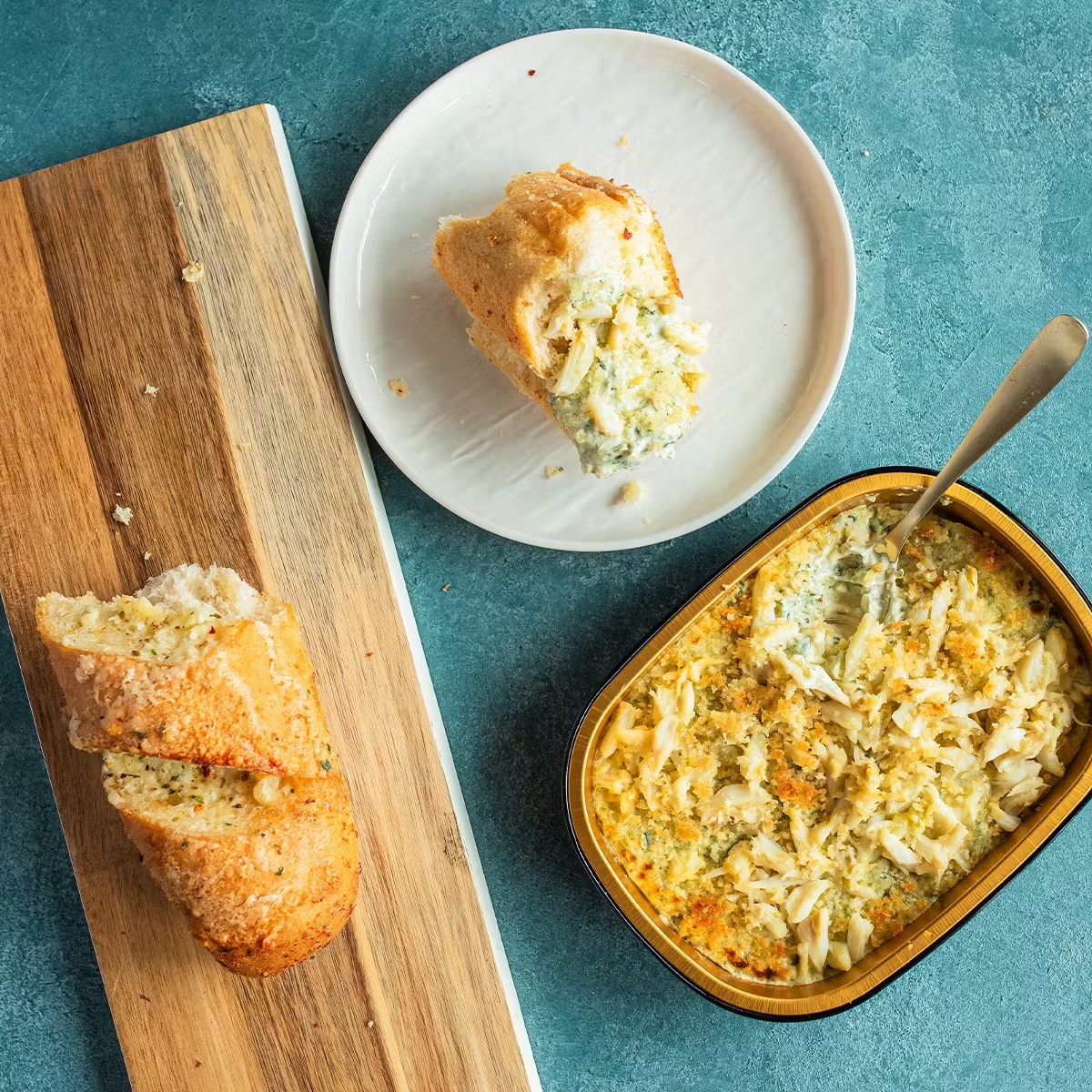 23582-lump-crab-spinach-dip-garlic-bread-for-2-3-1.jpg