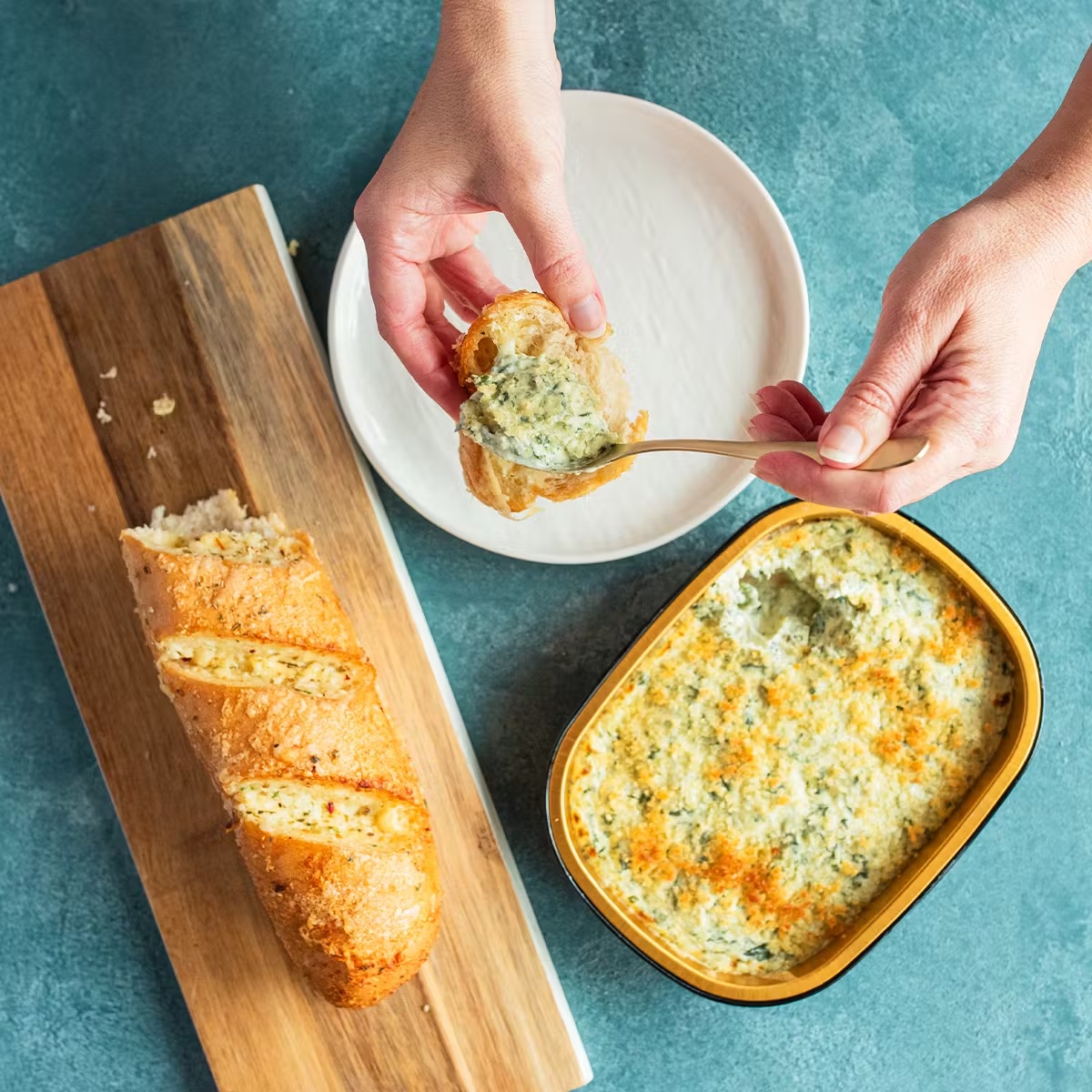 23584-spinach-dip-garlic-bread-for-2-3-1.jpg