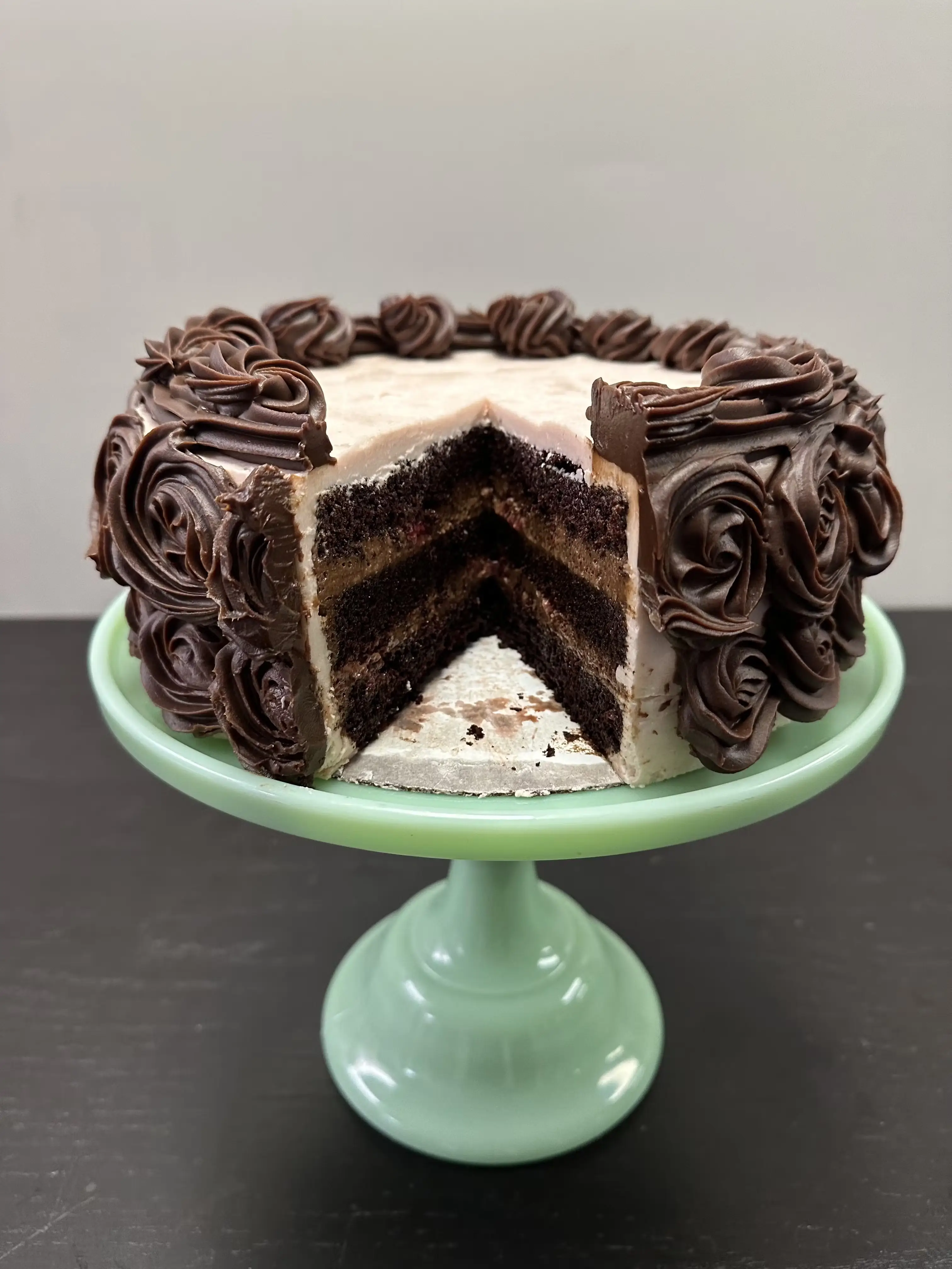 23600-raspberry-chocolate-mousse-cake-1.webp