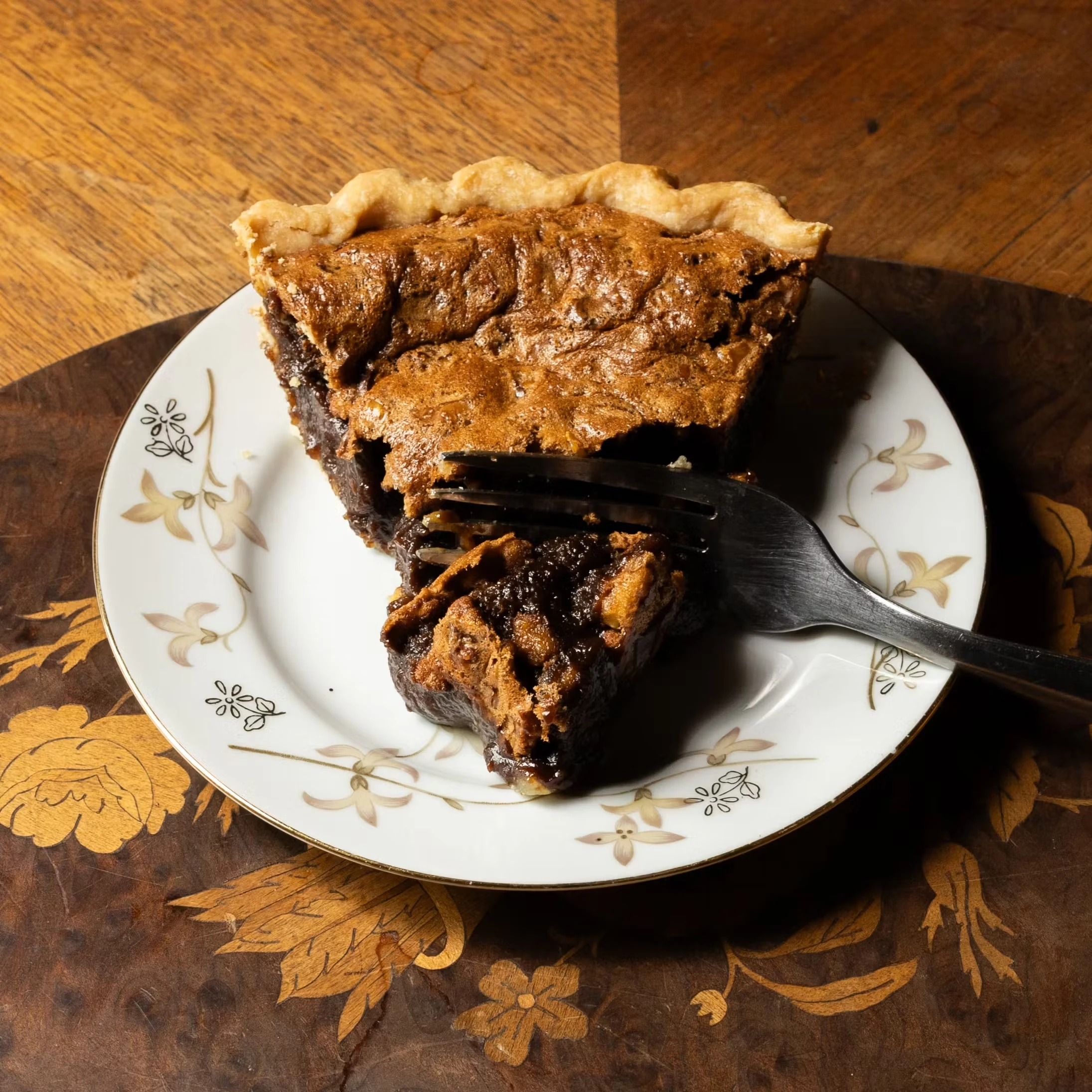 23703-mocha-walnut-pie-1.webp