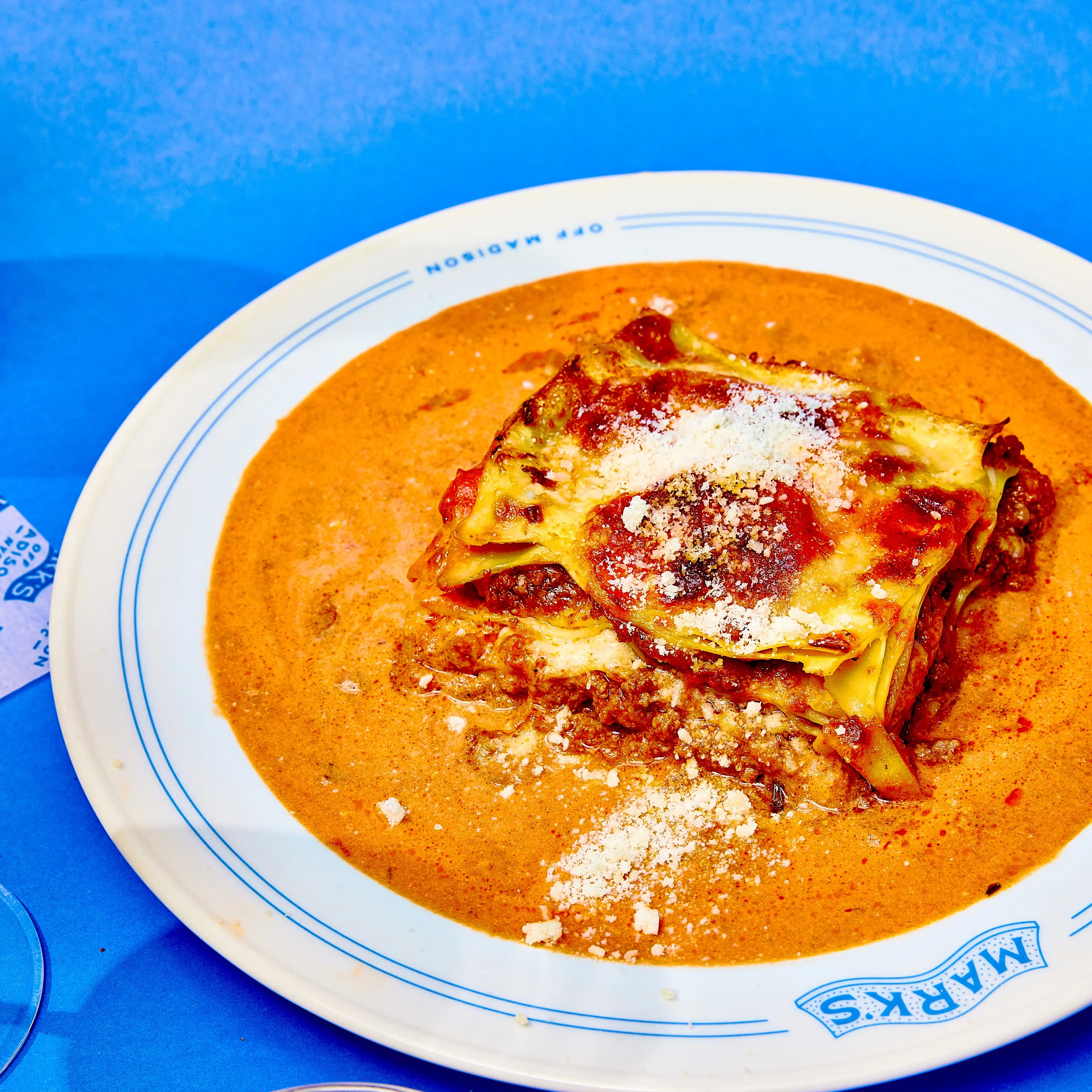 23751-signature-lasagna-tray-for-10-12-1.webp