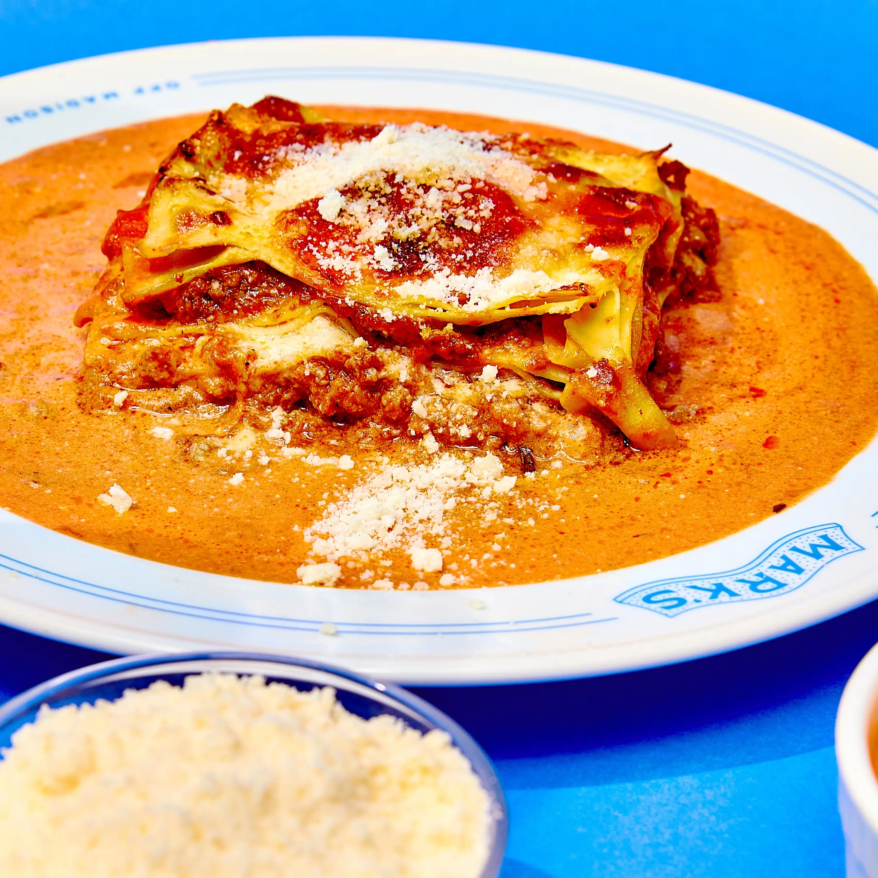 23751-signature-lasagna-tray-for-10-12-1.webp
