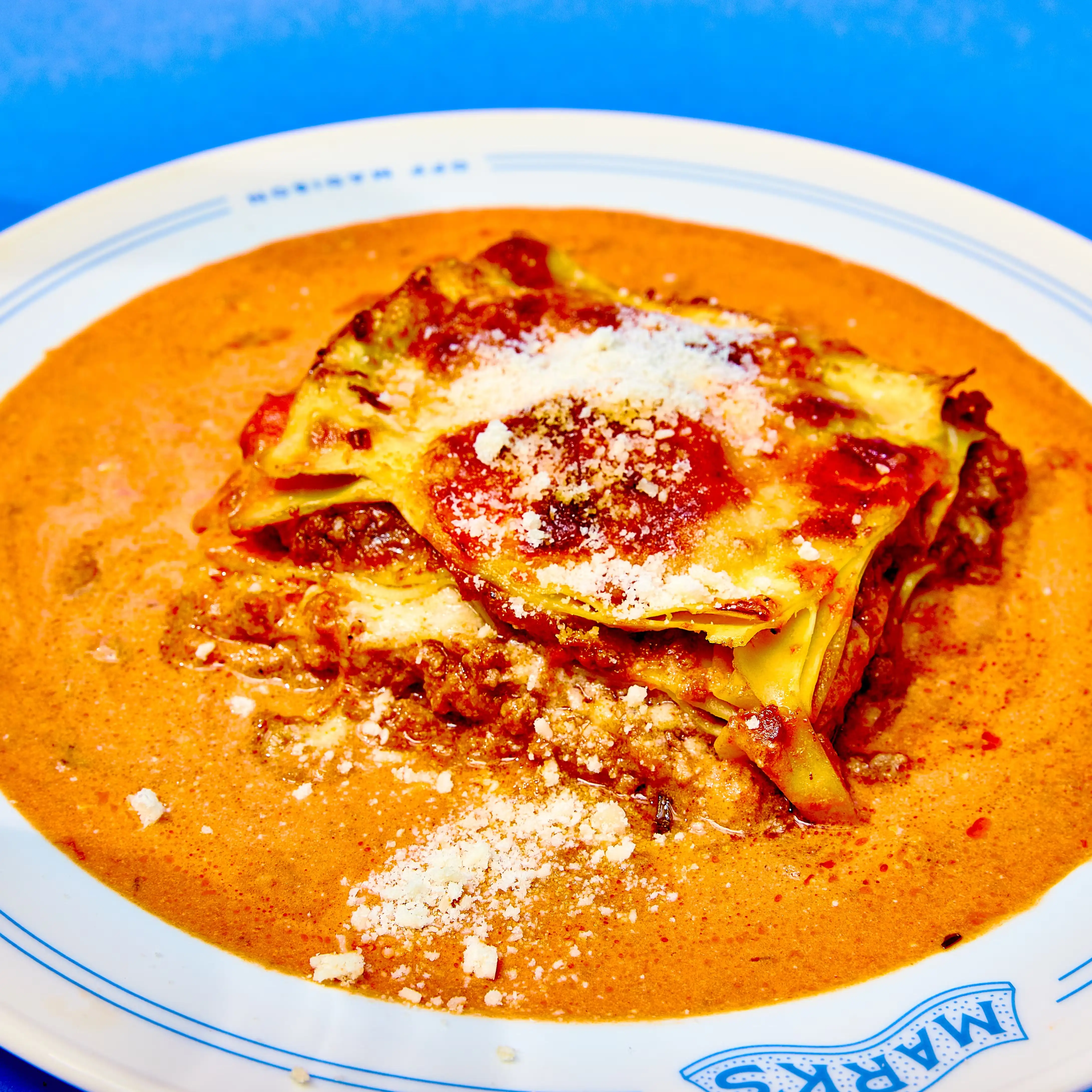 23751-signature-lasagna-tray-for-10-12-1.webp