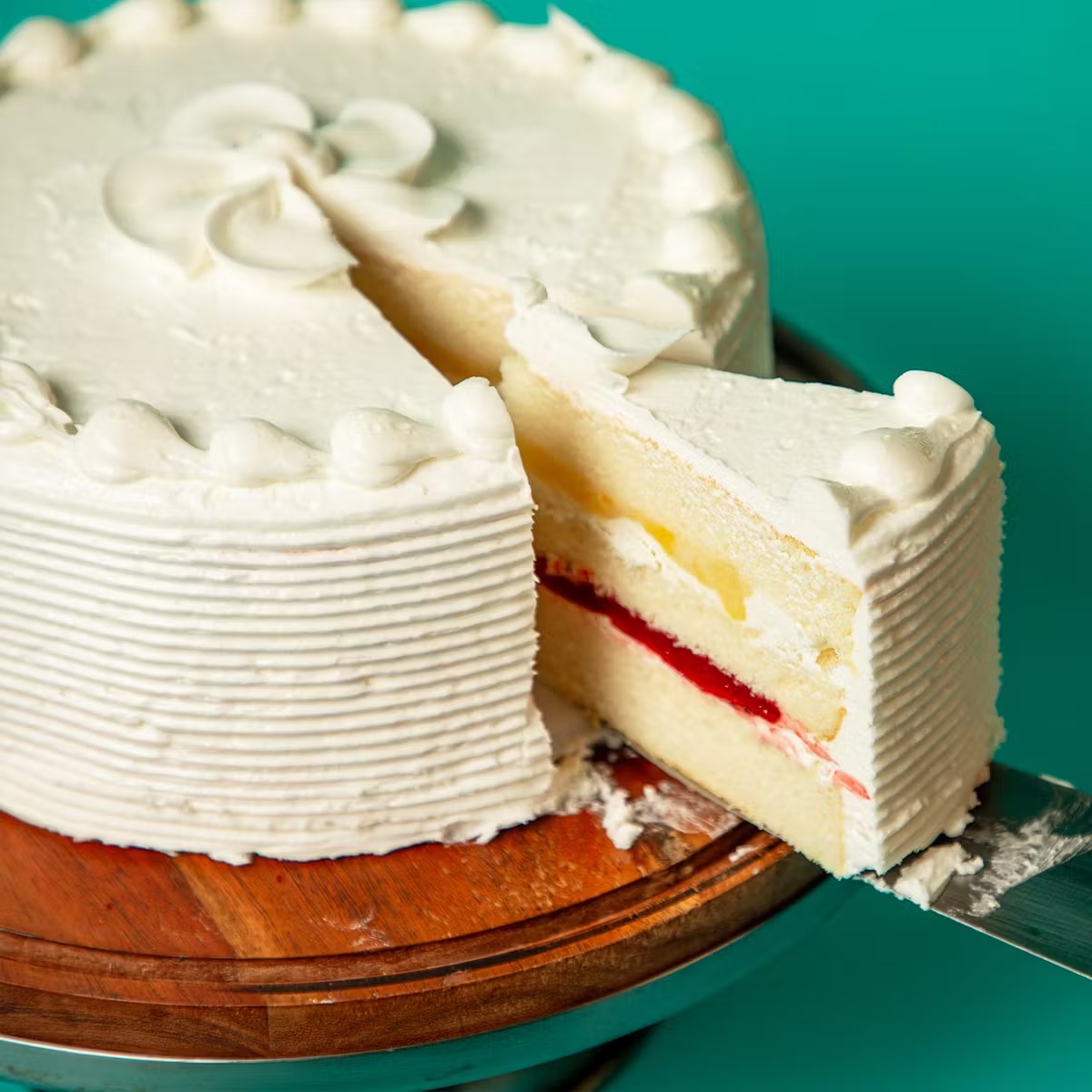 23790-white-alligator-cake-1.jpg