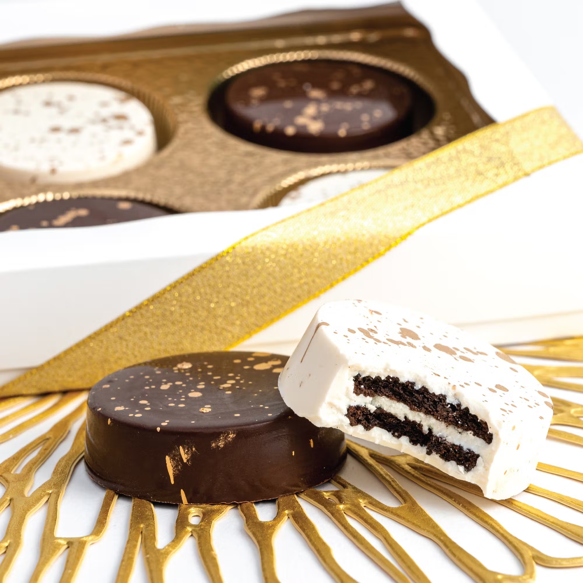 25612-chocolate-oreo-gift-box-1.jpg
