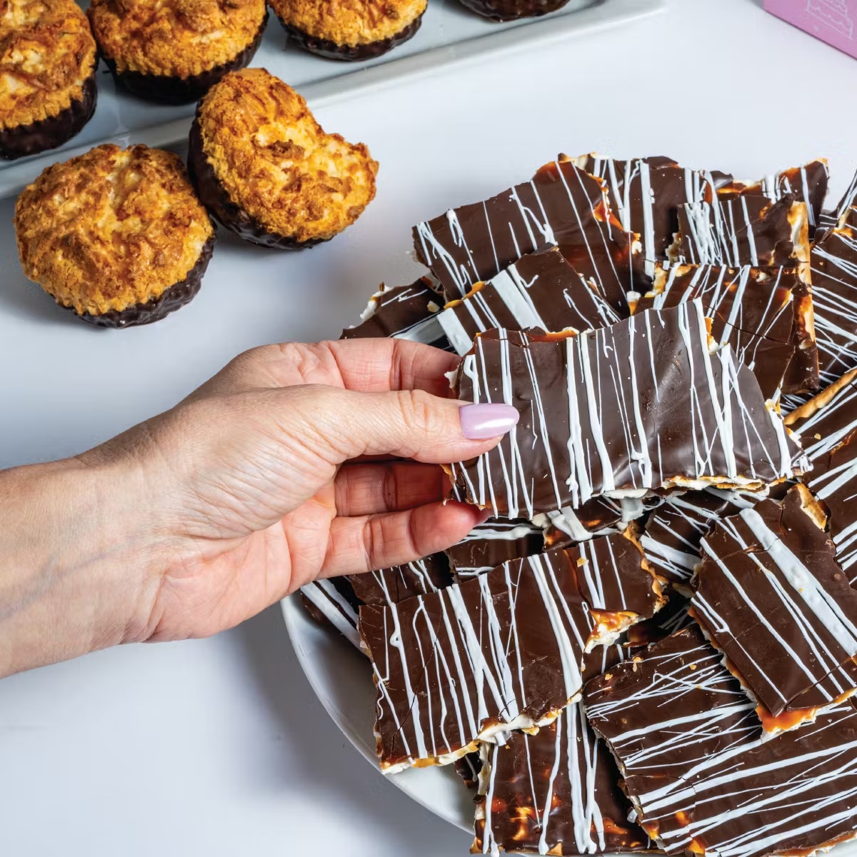 25620-passover-macaroons-matzo-crunch-combo-1.jpg