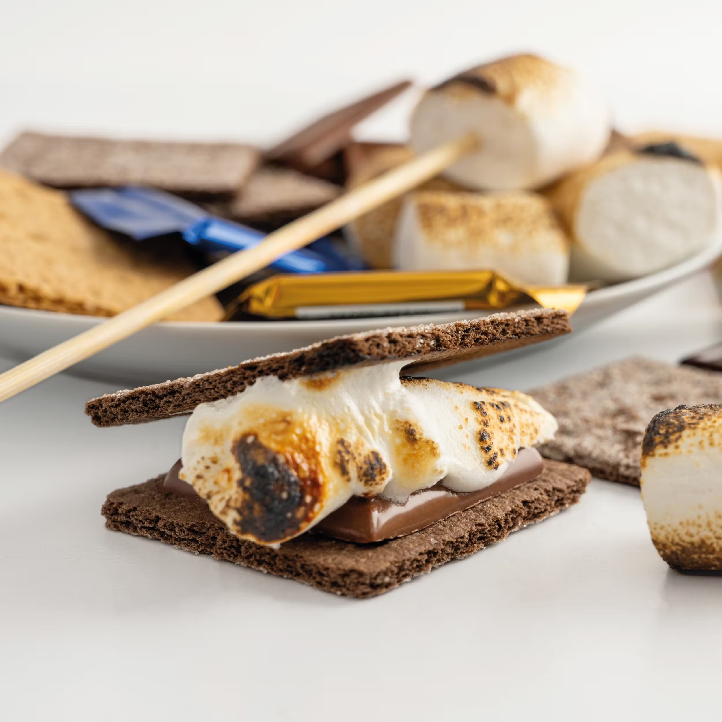 25638-sweet-e-s-luxe-s-mores-kit-1.webp