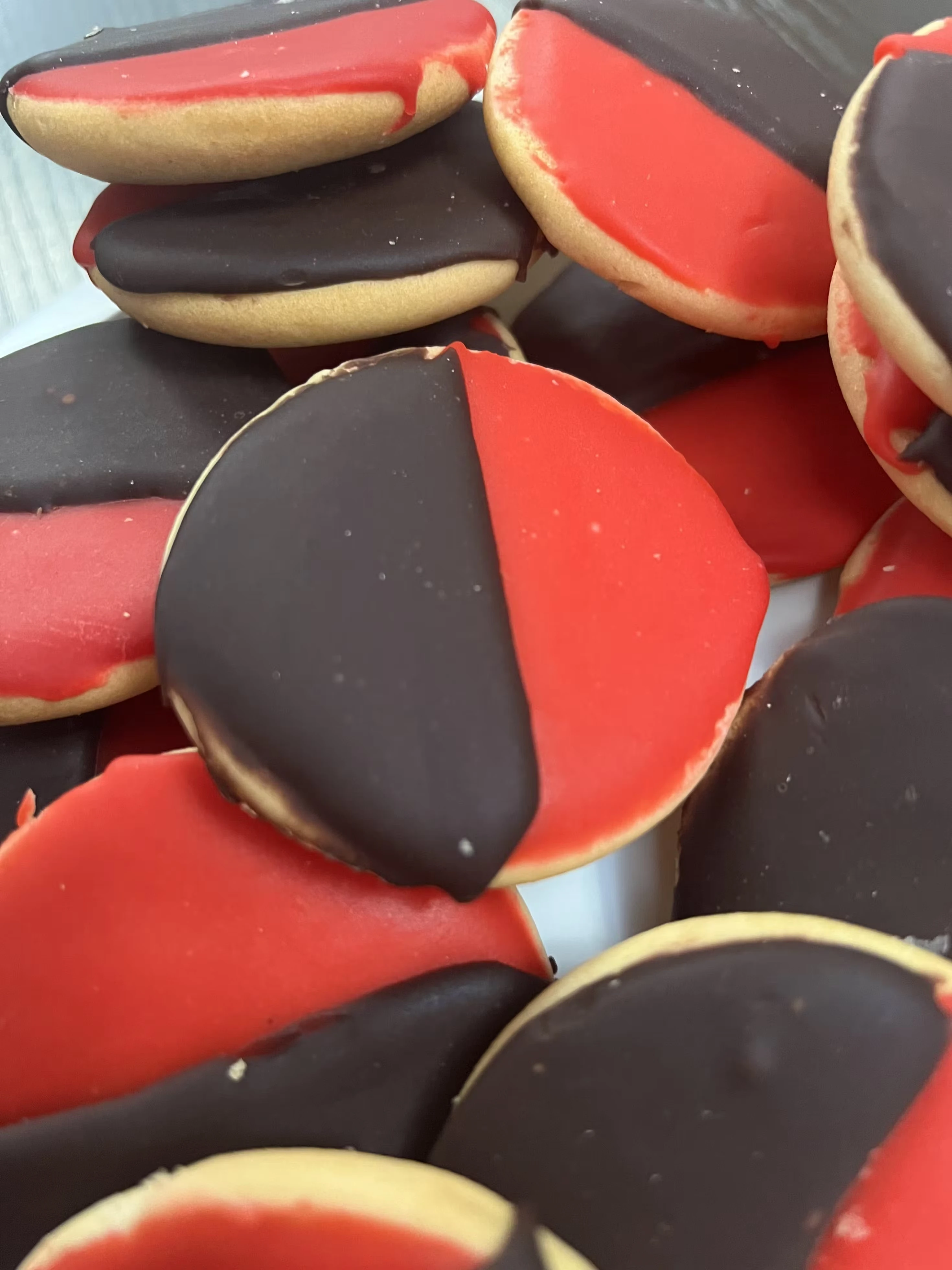 Special Valentine Mini Black and Red Cookies - 18 Pack