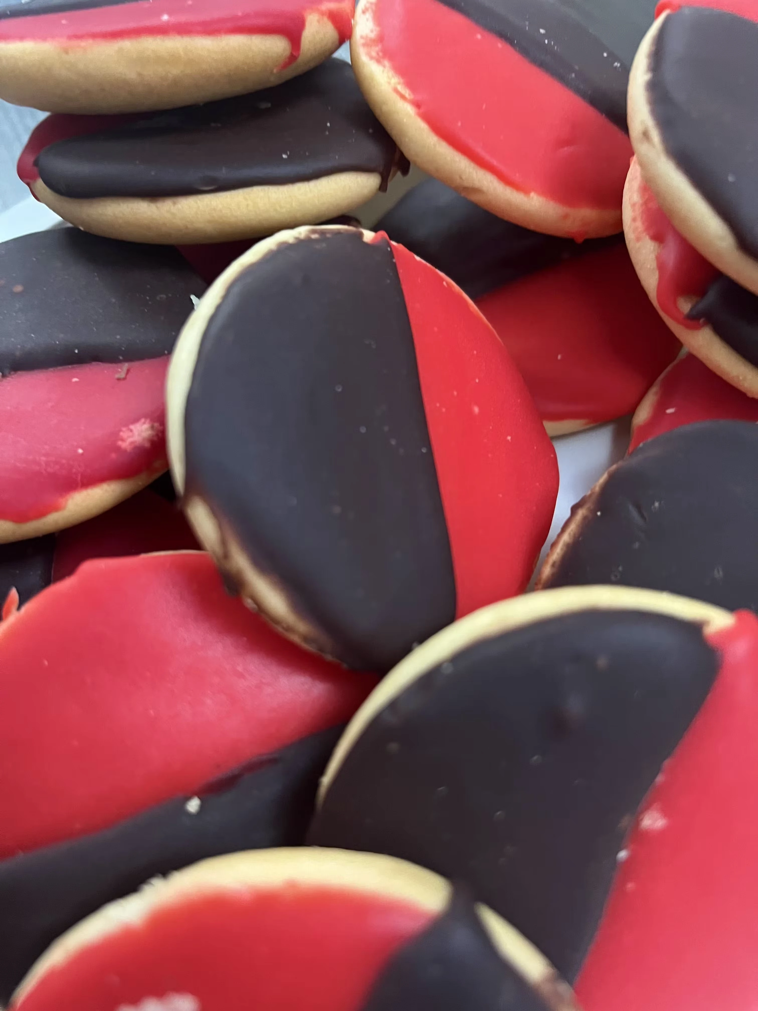 Special Valentine Mini Black and Red Cookies - 18 Pack