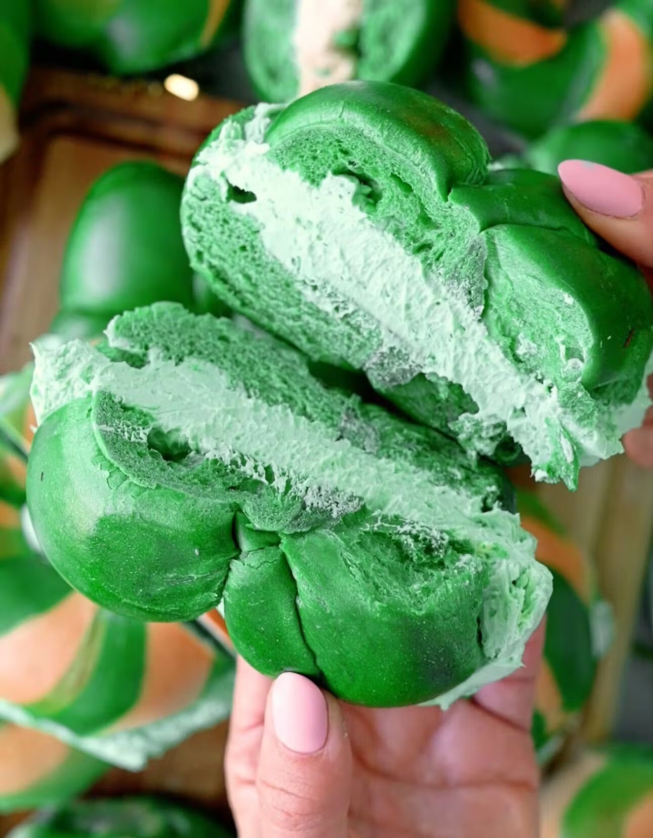 4046-4-leaf-clover-bagel-dozen-1.jpg
