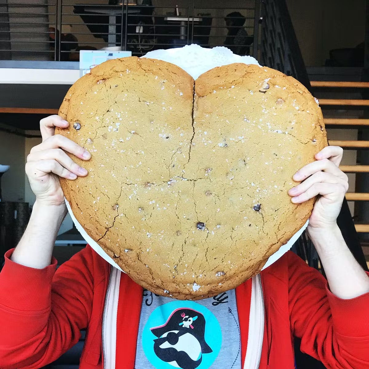 4085-giant-5-lb-heart-cookie-1.jpg
