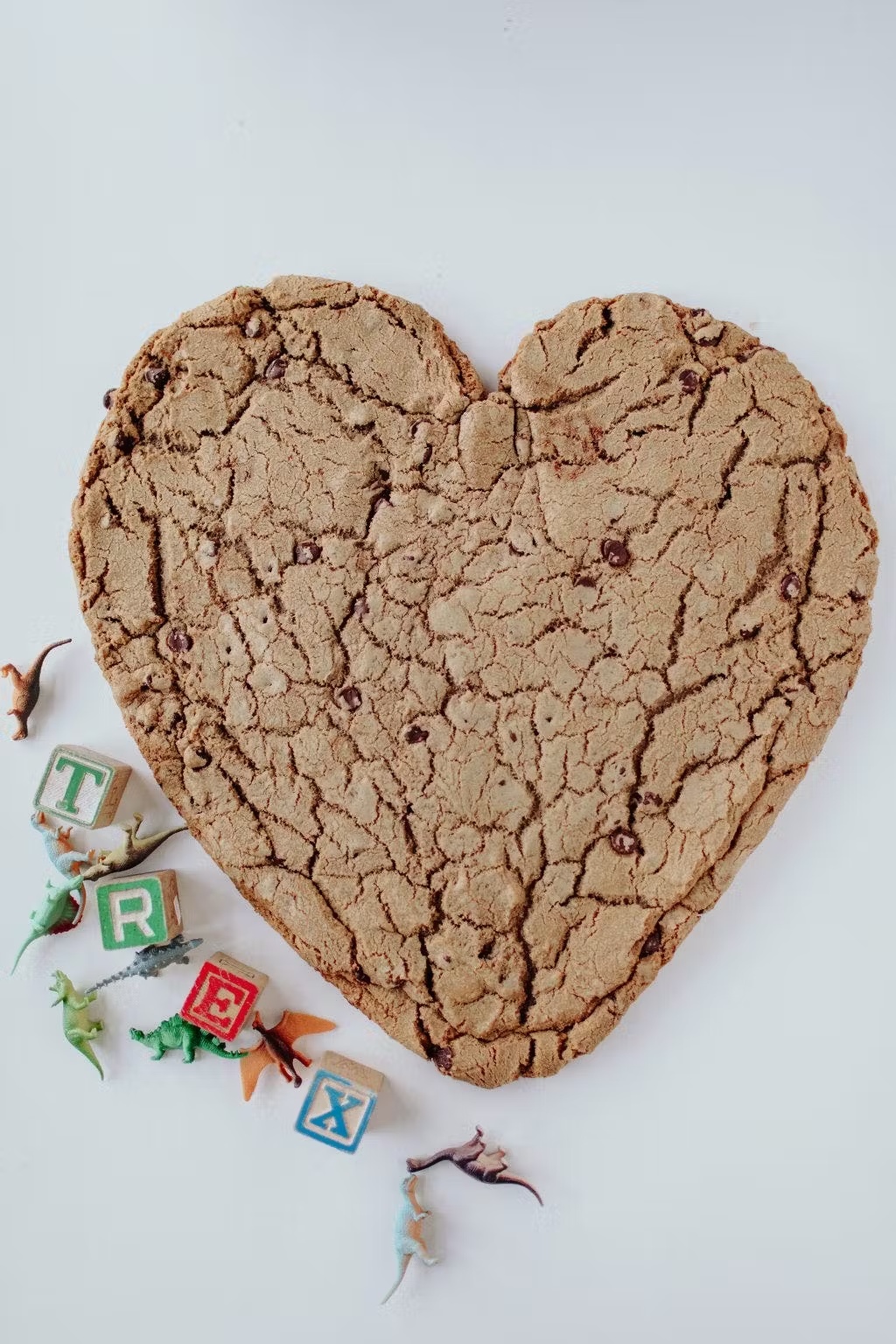 4085-giant-5-lb-heart-cookie-1.jpg