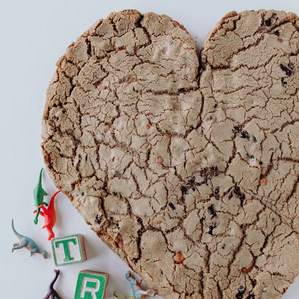 4085-giant-5-lb-heart-cookie-1.jpg