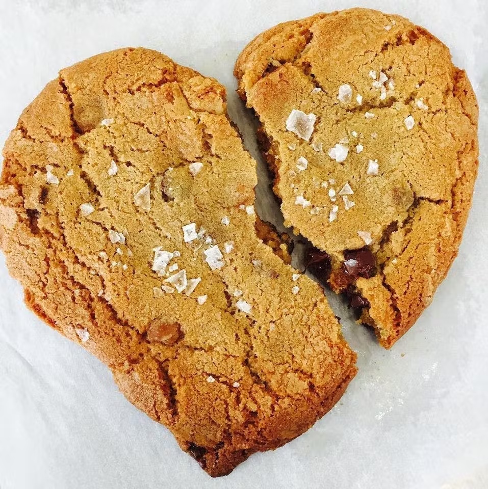 4085-giant-5-lb-heart-cookie-1.jpg