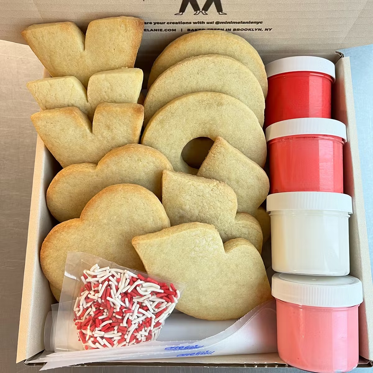4381-valentine-s-day-cookie-decorating-kit-1.jpg
