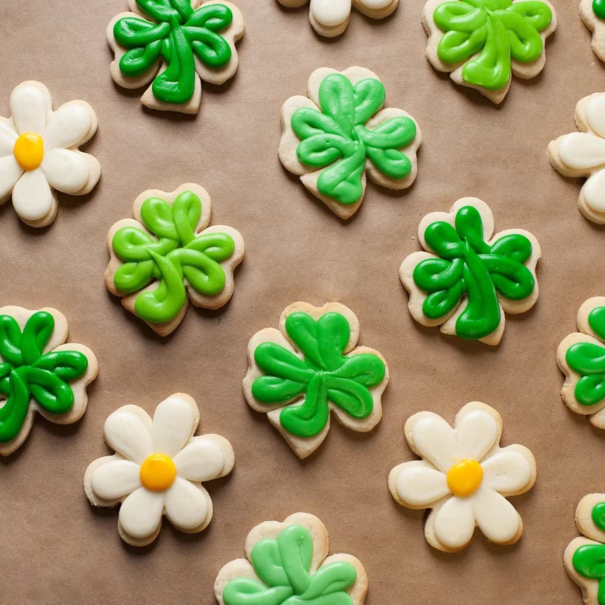 439-daisy-shamrock-sugar-cookies-10-pack-1.jpg