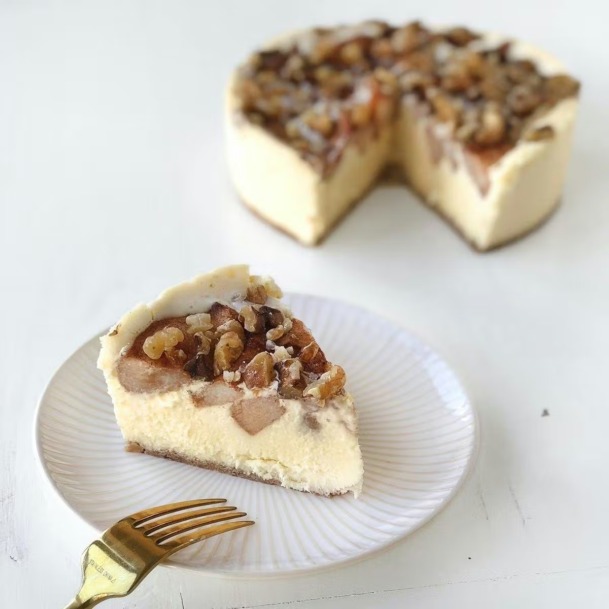 Apple Walnut Cheesecake - 6"