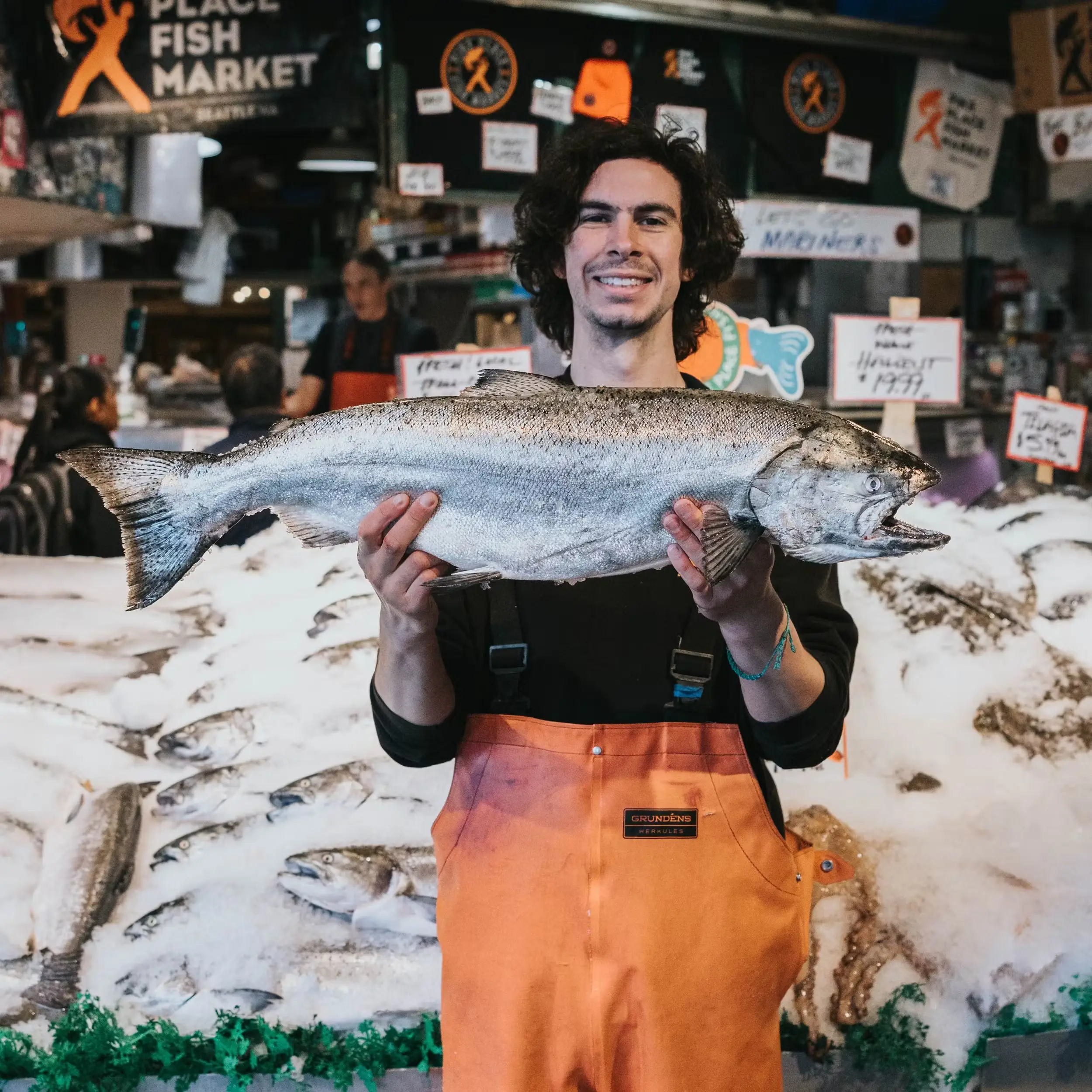 4714-king-salmon-whole-fish-wild-pacific-12-lbs-usa-1.webp