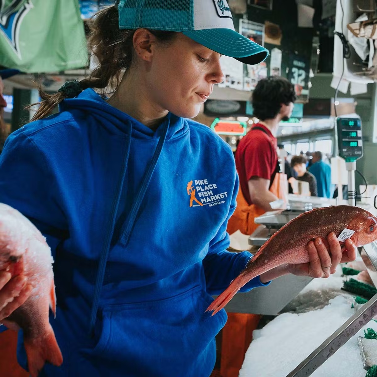 4750-limited-edition-blue-pike-place-fish-market-hoodie-1.jpg