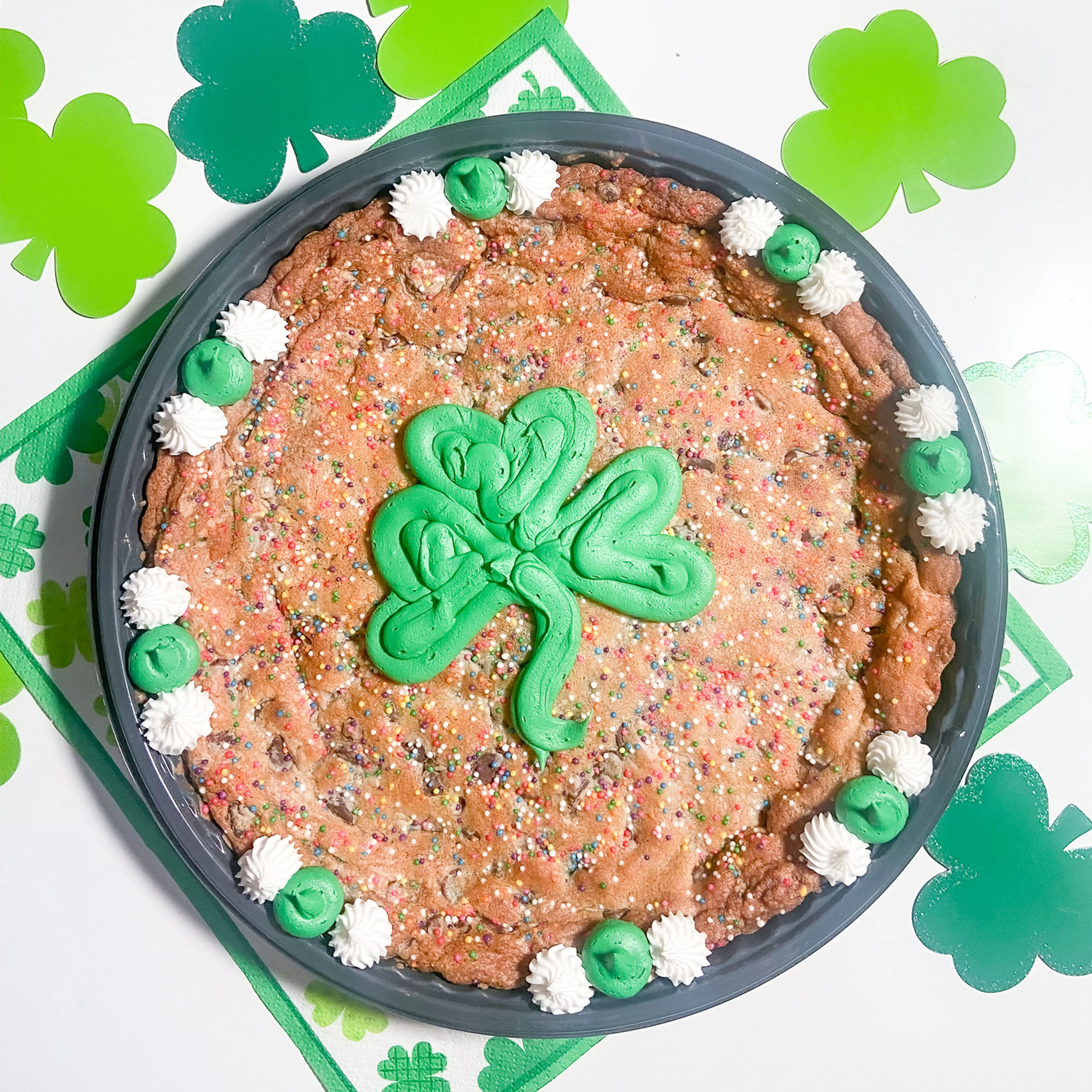 4973-st-patrick-s-day-cookie-cake-1.webp