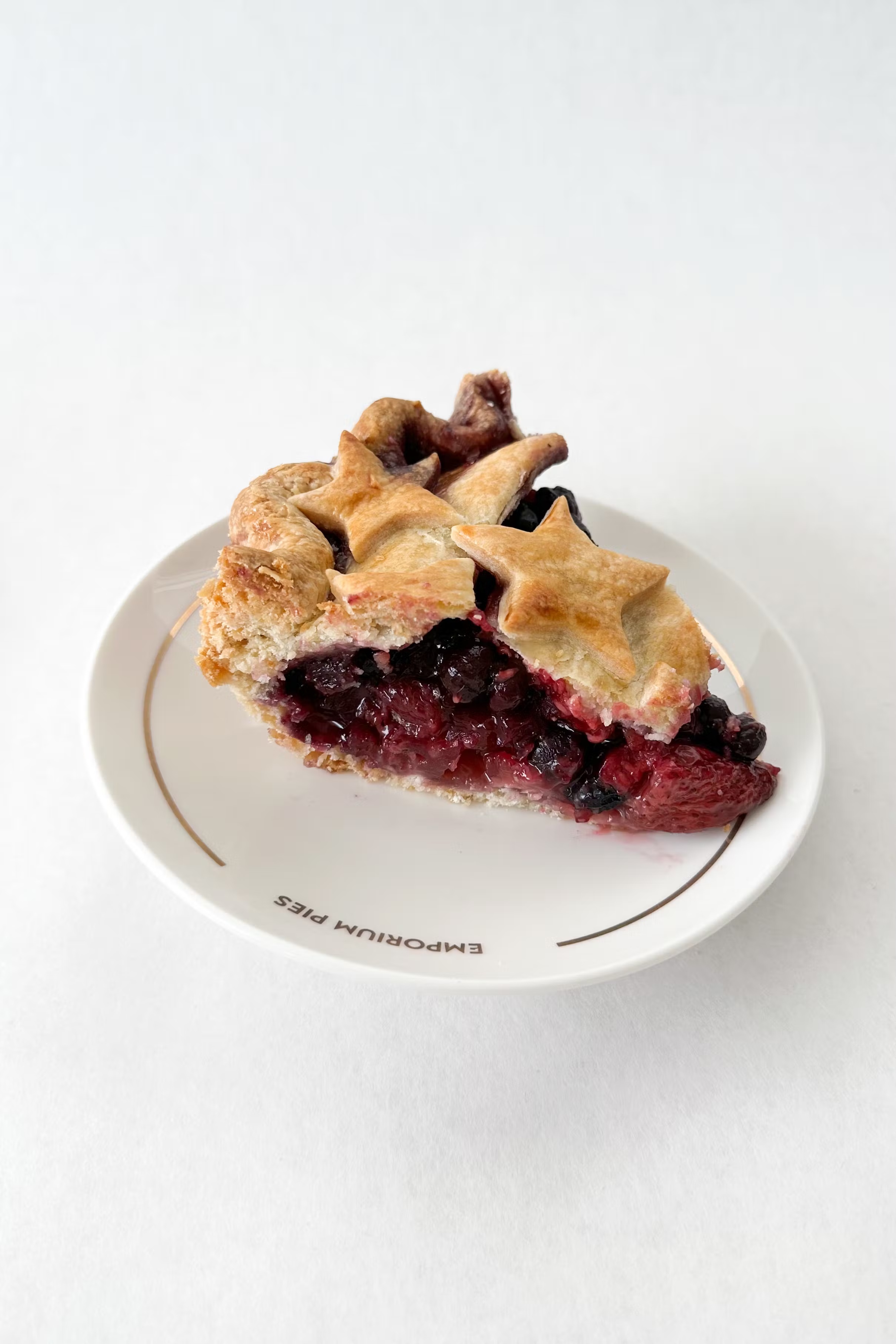 5424–lucky-stars-mixed-berry-pie-1.webp