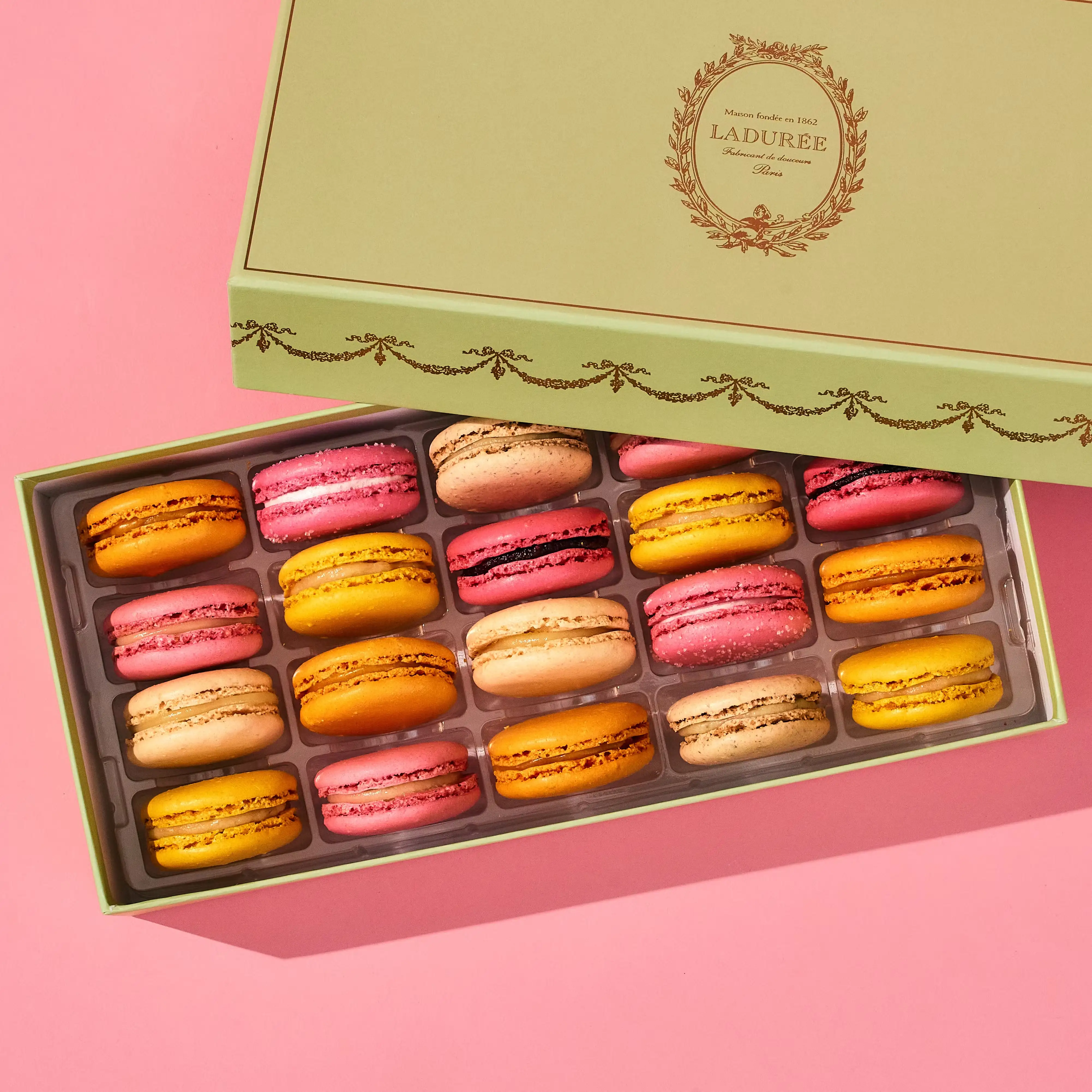 Intemporel - Box of 20 Summer Macarons
