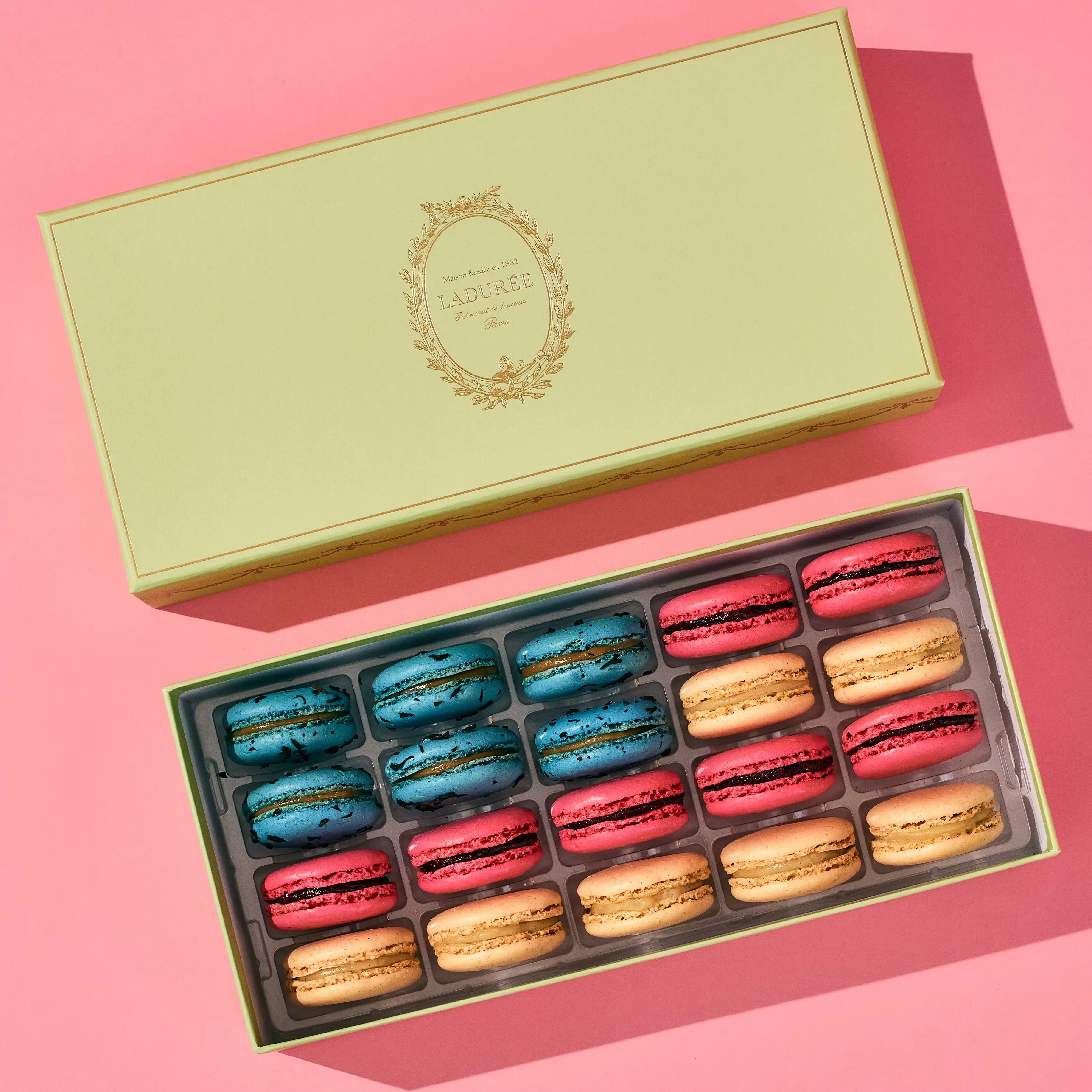 Intemporel - Box of 20 Red, White, & Blue Macarons