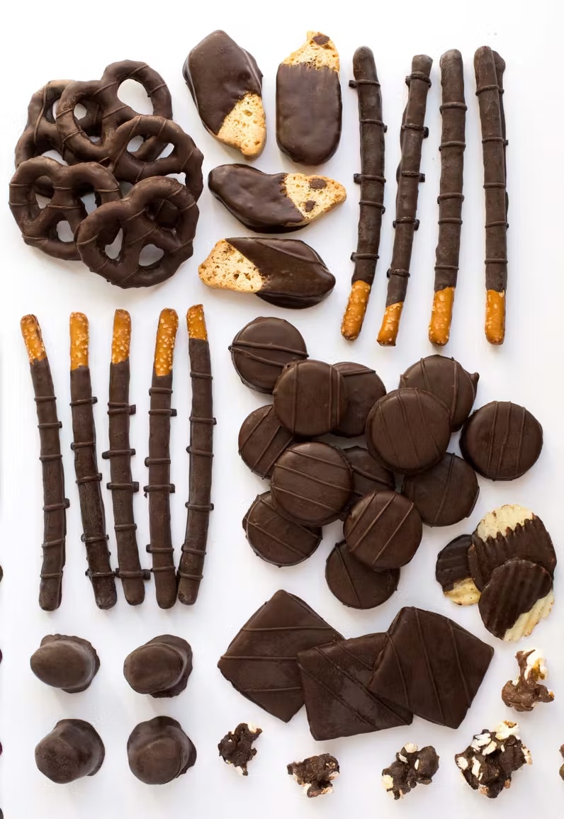 6237-double-decadence-dark-chocolate-remix-snack-box-1.jpg