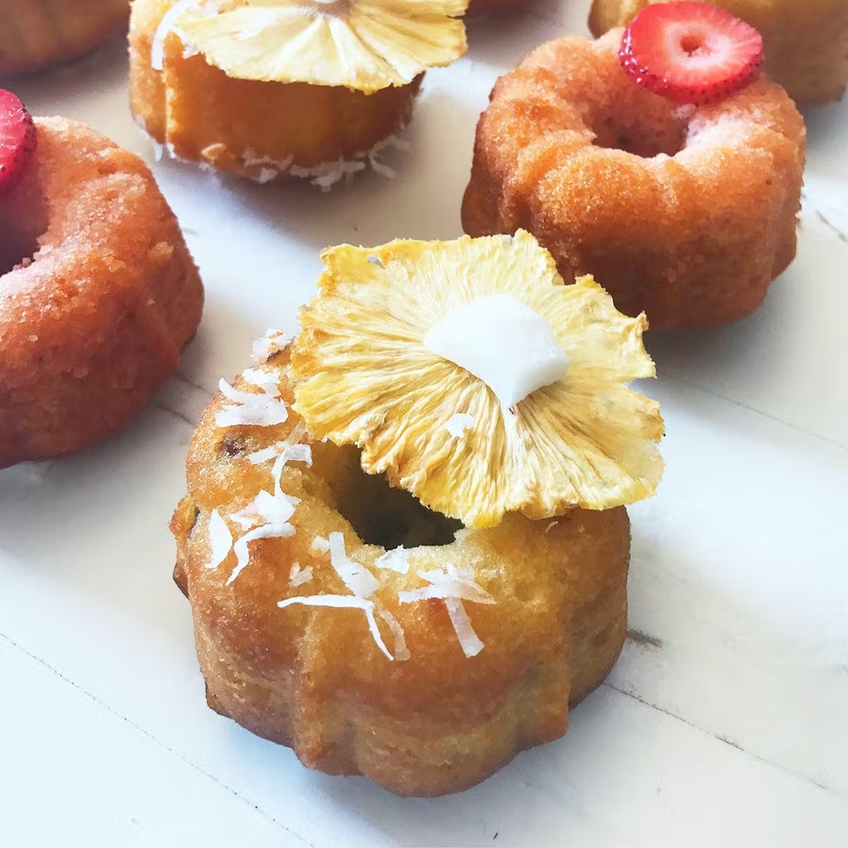 Strawberry Daiquiri + Pina Colada Mini Cake - 8 Pack