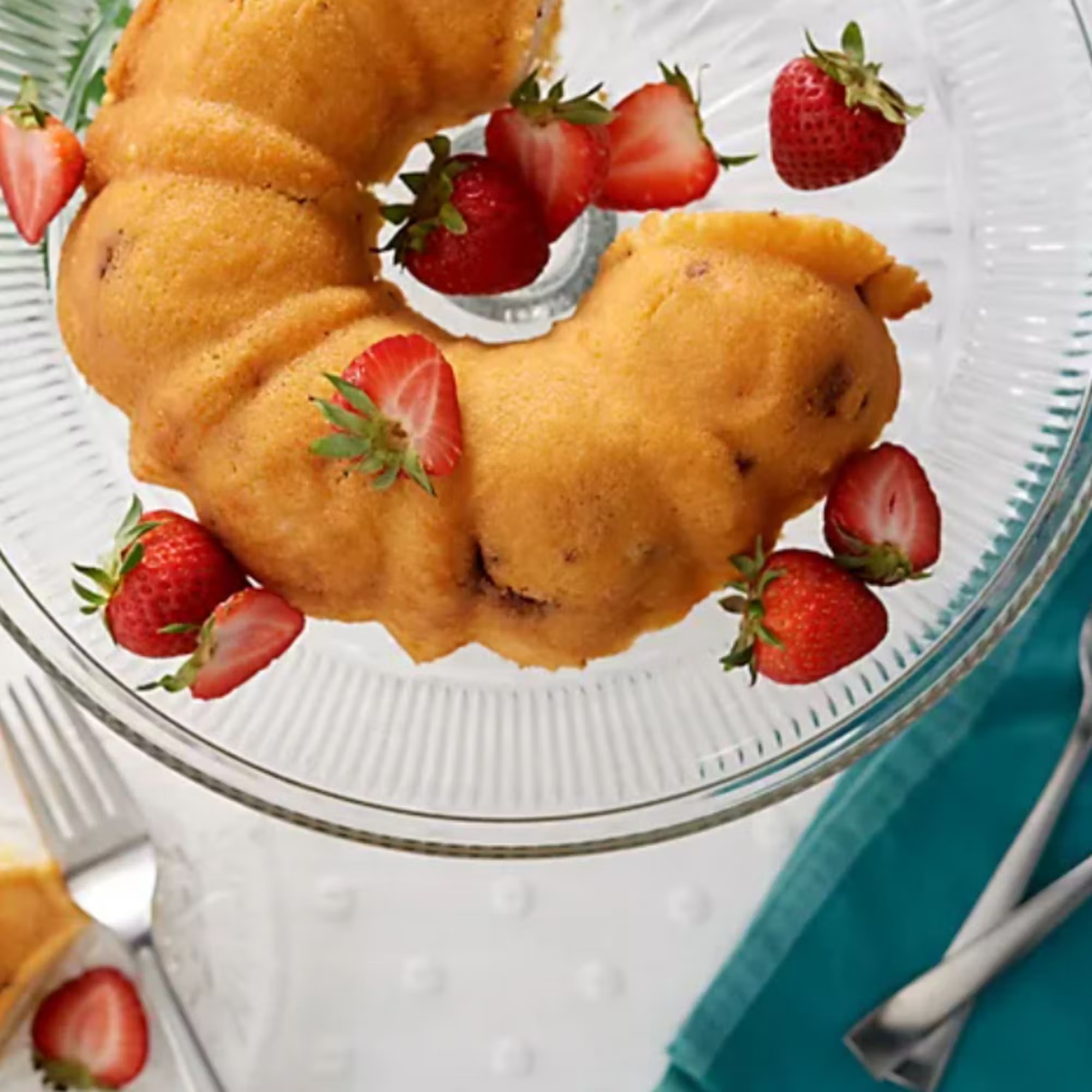 687-strawberry-bundt-cake-1.jpg