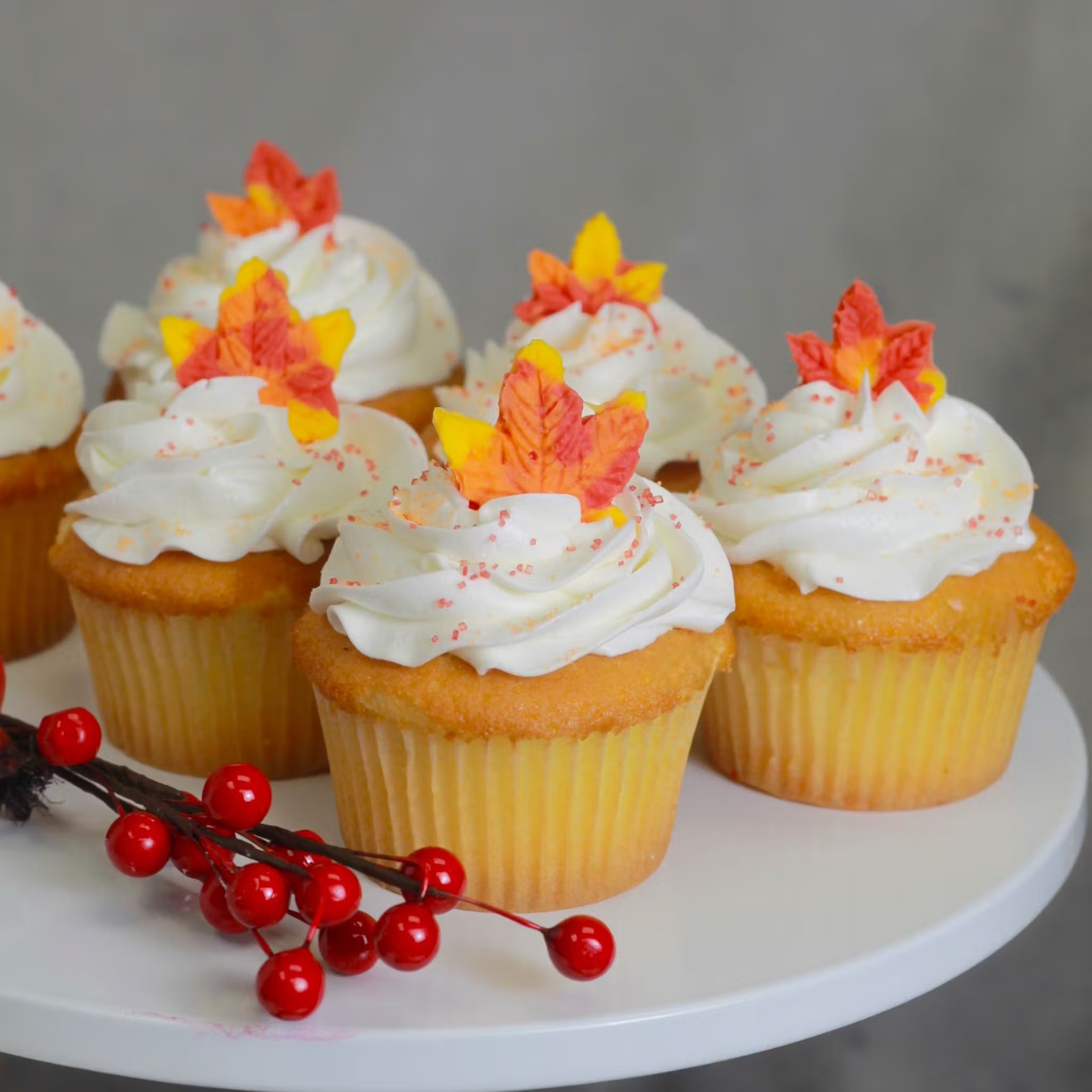 Thanksgiving Maple Leaf Cupcakes