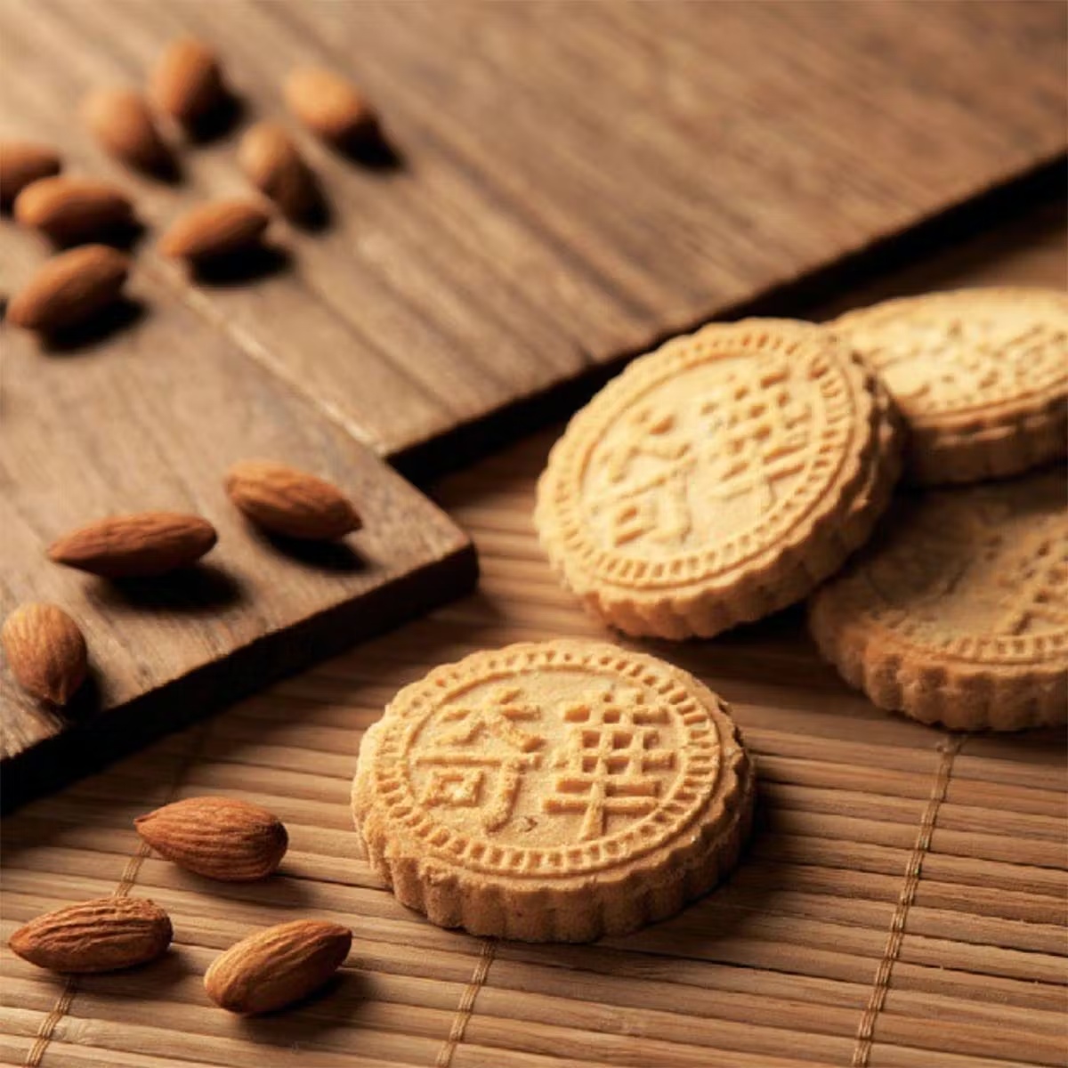 Almond Biscuits & Kee Panda Gift Box
