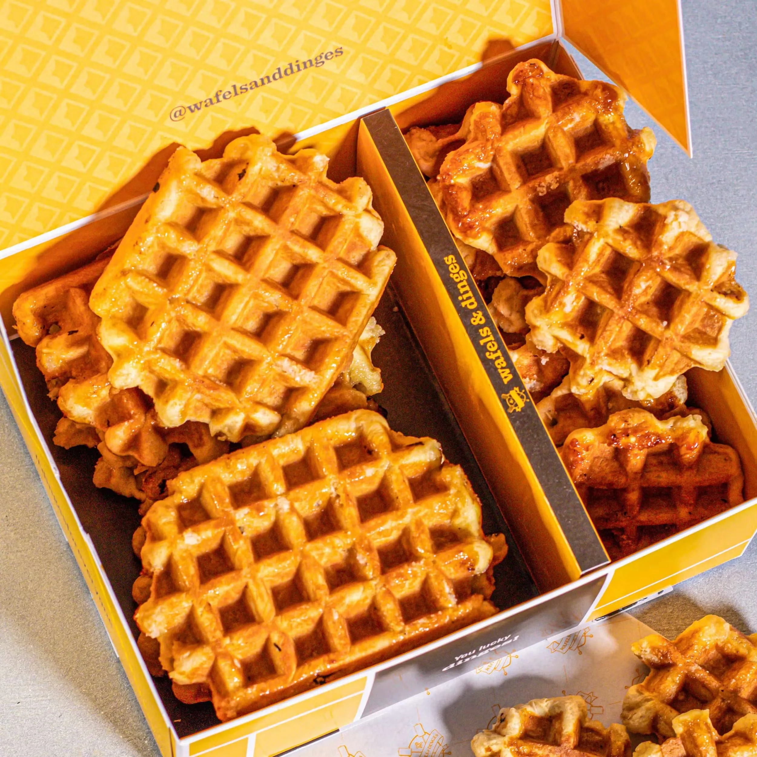 7457-connoisseur-box-serves-15-1.jpg